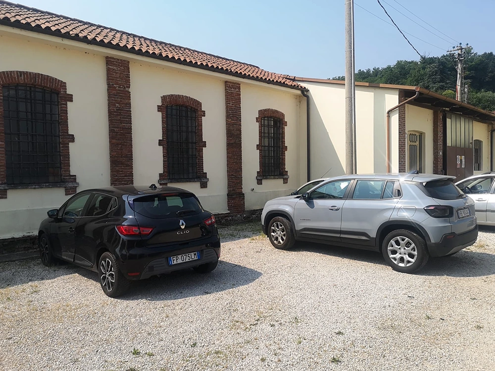 Sede di Effedia Srl, vista dal cortile esterno.