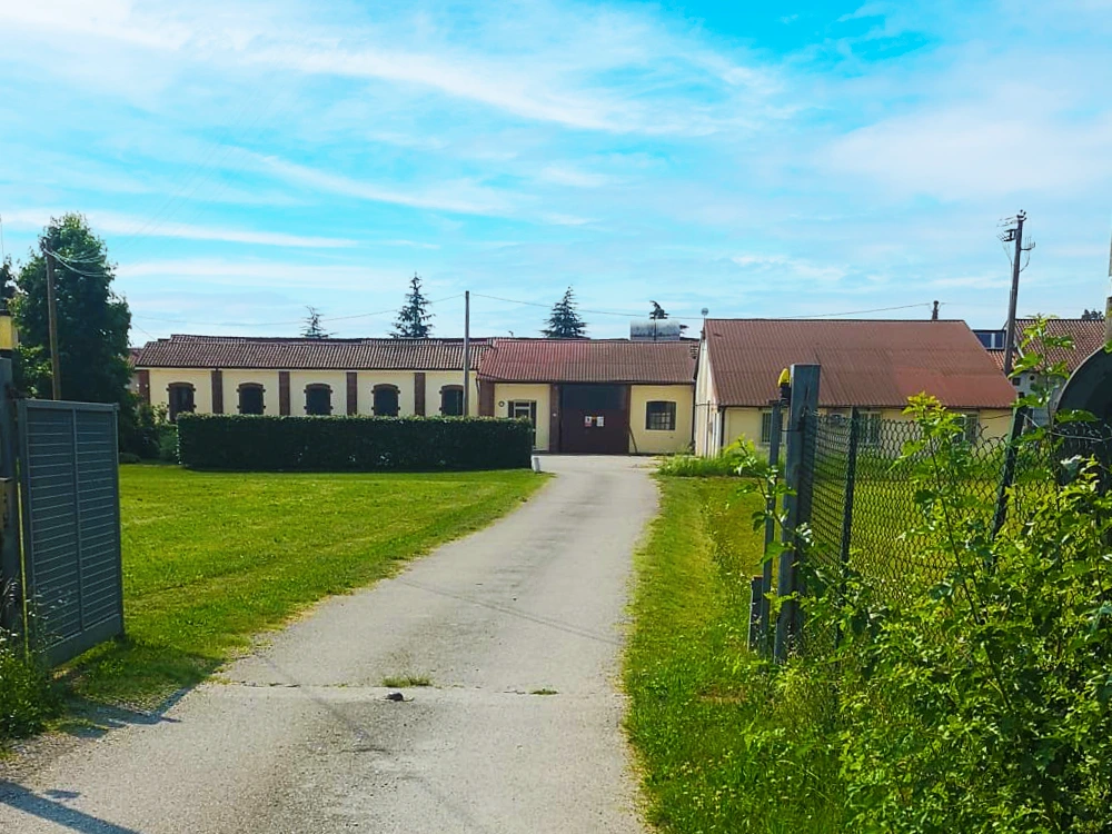 Sede di Effedia Srl, vista dal cortile esterno.