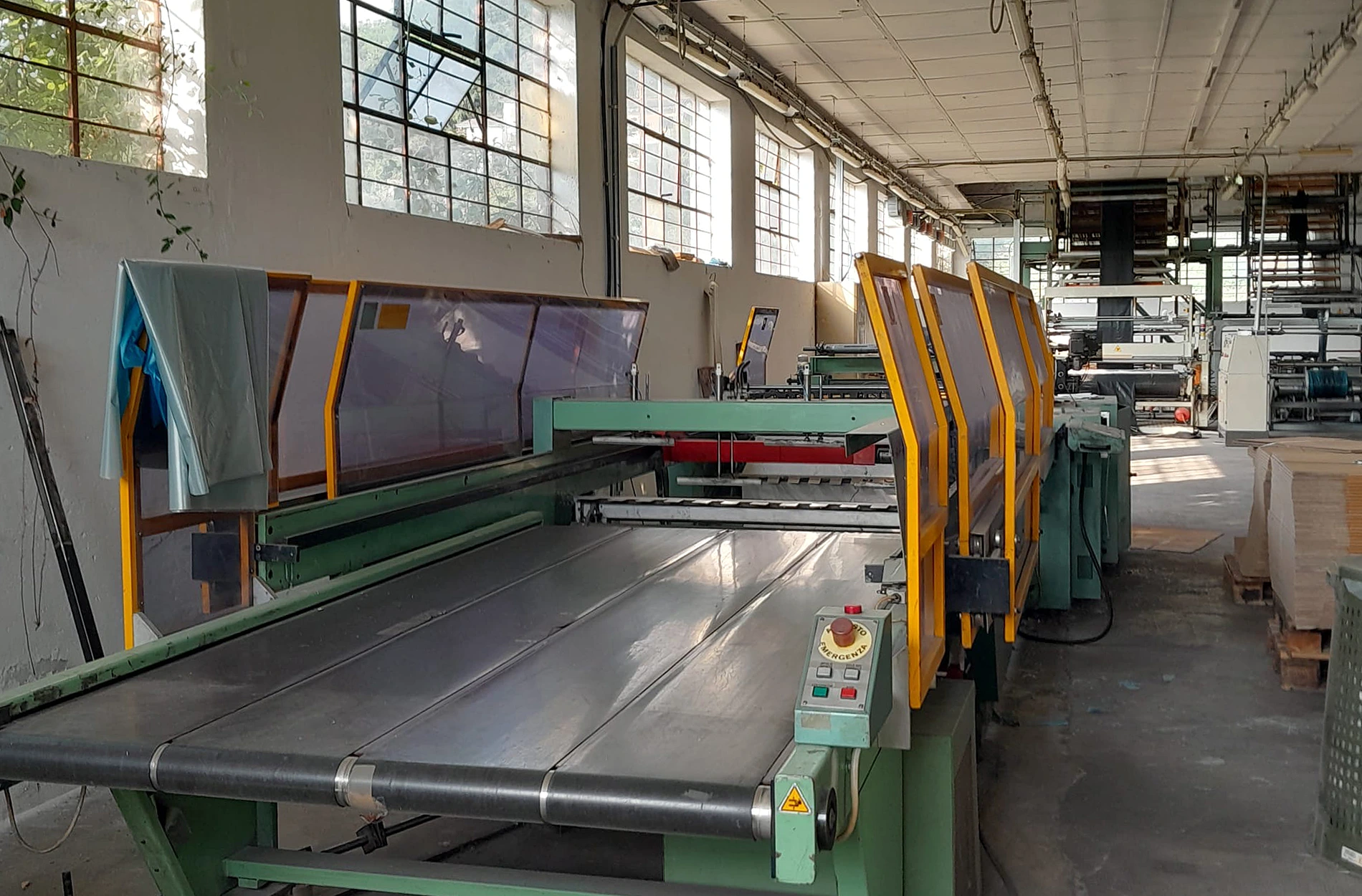 Sede di Effedia Srl, interno del laboratorio.